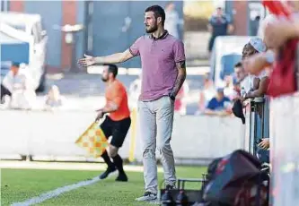  ?? Foto: Christian Kemp ?? Für Fola-Trainer Stefano Bensi spielt bei Transfers auch die zwischenme­nschliche Komponente eine wichtige Rolle.