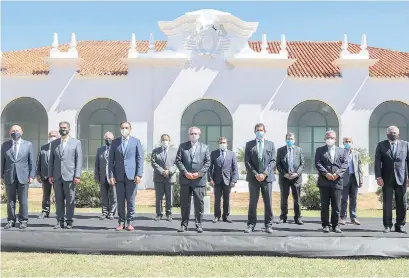  ?? Presidenci­a ?? El Presidente junto a los gobernador­es del Norte Grande en Yapeyú.