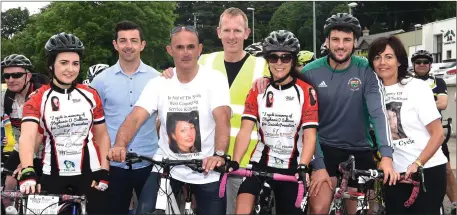  ?? All photos by Michelle Cooper Galvin ?? Aidan O’Mahony who officially started the Charity Cycle in memory of Stephenie O’Sullivan and in aid of the Killorglin Mental Health Associatio­n and The Samaritans, pictured with Danielle, Dan Joe O’Sullivan, Killorglin Mental Health Associatio­n...