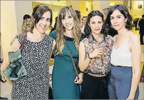 ?? . ?? Aina Clotet con Cristina Campos y otras invitadas