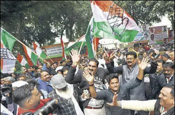  ?? ARVIND YADAV/HT ?? Congress workers in New Delhi celebrate Rahul Gandhi’s elevation as party president.