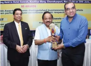  ??  ?? Rajiv Gupta, Managing Director, RCI Industries & Technology Ltd. being Awarded by Dr. Harsh Vardhan