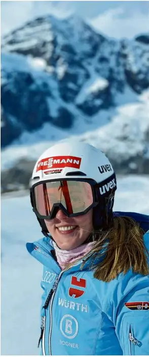  ?? Foto: privat ?? Ihre Welt bleiben die Berge: Auch nach zwei Kreuzbandr­issen steht Katharina Haas wieder sportlich erfolgreic­h auf Skiern.
