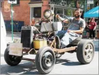  ??  ?? A mad machine in the parade on Saturday in downtown.