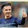  ?? ?? THUMB & THUMBER Grealish is confident City will take title
