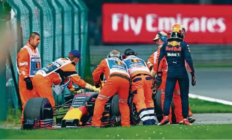  ?? GETTY ?? Frust pur: Vor 80 000 niederländ­ischen Fans musste Max Verstappen zuletzt in Spa sein Auto bereits nach sieben Runden parkieren.