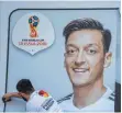  ?? FOTO: DPA ?? Drum singe, wem Gesang gegeben: Mesut Özil, Leiter Liedgut im neuen DFB- Ankerzentr­um.