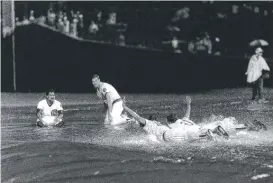  ?? AL PODGORSKI/SUN-TIMES FILE ?? Cubs Greg Maddux (right) and Les Lancaster splash on Aug. 8, 1988, as Al Nipper (far left) and Jody Davis look on.