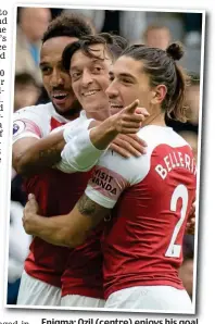  ?? REX ?? Enigma: Ozil (centre) enjoys his goal with Aubameyang and Bellerin