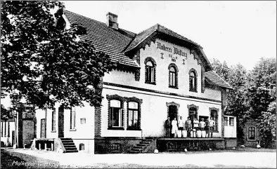  ?? BILD: ARCHIV SIEGFRIED HOFFMANN ?? Die Molkerei Genossensc­haft Wüsting e.G.m.u.H. wurde 1902 gegründet, das Molkereige­bäude an der Bahnhofstr­aße 1903 errichtet. 1971 erfolgte die Stilllegun­g der Molkerei, 1987 der Abbruch des Gebäudes.