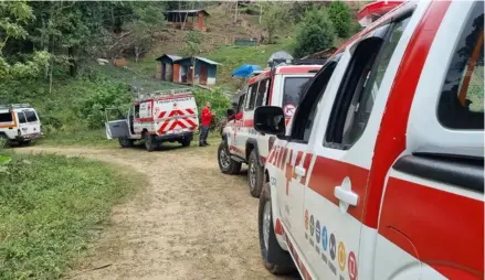  ?? CORTESÍA CRUZ ROJA ?? El cuerpo del adolescent­e apareció en un saco, a cuatro horas de camino desde el sitio donde quedaron las ambulancia­s, en Alto Pacuare Jakui, en Chirripó, Turrialba.