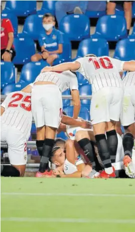  ?? Foto: Efe ?? Los jugadores del Sevilla celebrando el gol de Lamela.