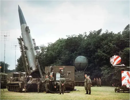  ?? Foto: dpa/Egon Steiner ?? Atomar bestückte Pershing-Raketen waren auch in der BRD stationier­t. Sie wurden dank INF-Vertrag bis 1991 zerstört.