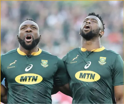  ??  ?? Tendai Mtawarira, left, and new Springbok captain Siya Kolisi sing the national anthem ahead of the first Test between South Africa and England at Ellis Park in Johannesbu­rg a fortnight ago.