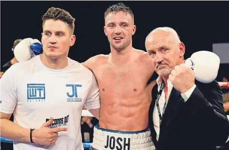  ??  ?? Commonweal­th super-lightweigh­t champ Josh Taylor with Shane and Barry McGuigan.