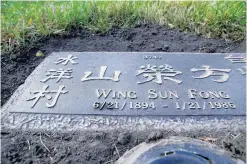  ?? CHRIS SWEDA/CHICAGO TRIBUNE ?? The gravesite of Fang Lang, also known as Wing Sun Fong, seen Oct. 22 at Mount Auburn Cemetery in Stickney.