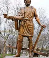  ?? ?? Agrarian life: Statue of Cincinnatu­s and his plough at Cincinnati, Ohio