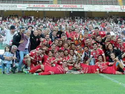  ??  ?? Padova I biancoscud­ati dopo il campionato vogliono anche la Supercoppa