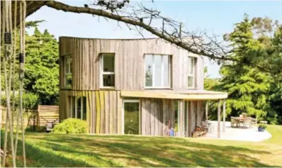  ??  ?? Cutting-edge: This oak-clad eco-house in Dorset is £1.5 million with themodernh­ouse.com