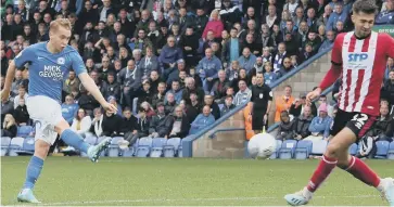  ??  ?? GOAL THREE: Louis Reed v Lincoln City