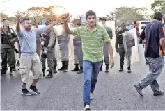  ??  ?? Local residents get angry as the National Guard blocks the main highway to keep out convoys heading to the border with Colombia to try to collect the humanitari­an aid. — AFP photo