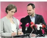  ??  ?? Stephanie Krisper wird für die Neos den U-Ausschuss übernehmen. Sie trat mit Parteichef Matthias Strolz auf