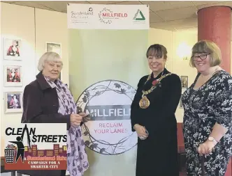  ??  ?? Mayor of Sunderland, Councillor Lynda Scanlan, centre, and Denise Sanderson, left, with Mrs Sanderson’s daughter Diane Gimeno.