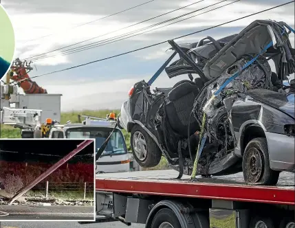  ?? JOSEPH JOHNSON/STUFF ?? The scene of a car crash following a suspected police pursuit in Breezes Rd near the corner of Cuthberts Rd.