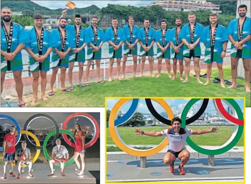  ??  ?? Los jugadores de la Selección masculina de balonmano, vestidos con bañadores y kimonos.
La tenista canaria Carla Suárez, feliz delante de los aros olímpicos de la Villa.