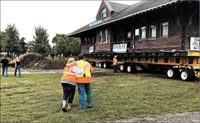  ?? SUSAN DEMAR LAFFERTY/DAILY SOUTHTOWN PHOTOS ?? As the New Lenox train depot is settled into its new home on Walt Konow’s Homer Glen farm on Wednesday, Lori Lindberg, left, chairman of the New Lenox Area Historical Society, and Konow celebrate. “People are happy it is being saved,” Konow said.