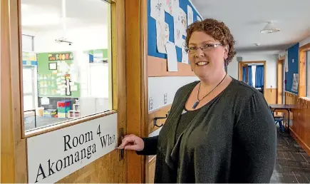  ?? STACY SQUIRES / STUFF ?? Christchur­ch teacher Kelly Seabourn has been nominated for a Favourite Teacher award by Ann O’Donoghue, whose daughter Michaela, left, is one Seabourn’s students.