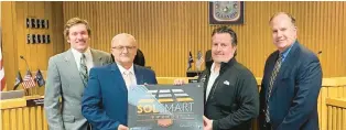  ?? OAK FOREST ?? From left, Oak Forest community planner Paul Ruane, Mayor Hank Kuspa, building commission­er Mike Forbes, and Economic and community developmen­t director Ed Cage display the SolSmart bronze designatio­n the city received for its solar efforts.