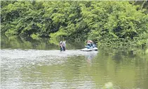  ??  ?? ¿AHOGADO?. La Policía informó inicialmen­te que el sexagenari­o pereció ahogado, pero estaba con toda su vestimenta y zapatos en el área de Punta Santiago, en Humacao.