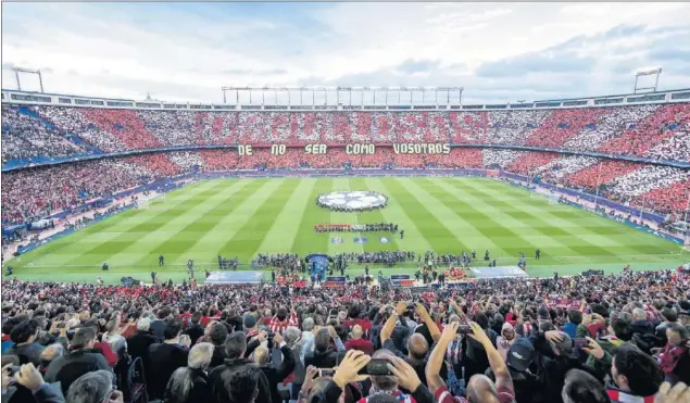  ??  ?? ESPECTACUL­AR. El Calderón mostró un espectacul­ar ambiente en el encuentro de Champions ante el Real Madrid.