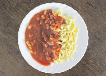  ?? FOTO: DPA ?? Ein Klassiker der Schulküche: Nudeln mit Tomatensoß­e.