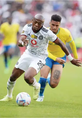  ?? /Gallo Images ?? Zakhele Lepasa of Orlando Pirates and Rushine De Reuck of Mamelodi Sundowns during the MTN8 semi final, first leg match at Orlando Stadium on October 1.