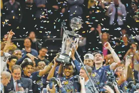  ?? JULIE JACOBSON/THE ASSOCIATED PRESS ?? Michigan players celebrate Sunday after beating Purdue 75-66 to win the Big Ten Conference tournament championsh­ip in New York.