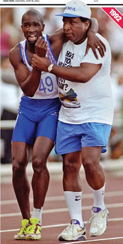  ?? GETTY ?? 1992
Iconic image: Derek Redmond is helped to the finish line by his father, Jim, at Barcelona 92