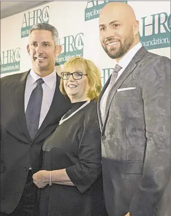  ?? ANDREW SAVULICH/ NEW YORK DAILY NEWS ?? Jorge Posada, Diana Munson and Carlos Beltran are all smiles at the 38th annual Thurman Munson Awards dinner Tuesday in Manhattan.