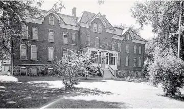  ?? ST. CATHARINES MUSEUM STANDARD COLLECTION ?? The Lincoln County Industrial Home for “the indigent, the infirm and the insane” on Ontario Street as it appeared in 1954.