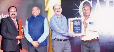  ?? ?? Dileepa B.M, CEO, and Gopal Dutt Upadhyay Bonded Trucking receiving the award at the recent India Cargo Awards