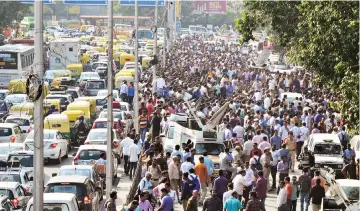  ?? PHOTOS: SANJAY K SHARMA ?? Traffic comes to a standstill at ITO in central Delhi amid protests outside the police headquarte­rs on Tuesday