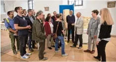  ?? Foto: Regio Tourismus ?? Schulung in der Toskanisch­en Säulenhall­e: Die neuen Stadtführe­r erhalten hier einen Einblick vor Ort in die Augsburger Geschichte. In der Halle ist gegenwärti­g das Rö mische Museum untergebra­cht.