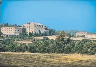  ?? XAVIER CERVERA ?? Un lloc de silenci. El santuari del Miracle es troba en una zona de masies disseminad­es, al municipi de Riner (Solsonès)