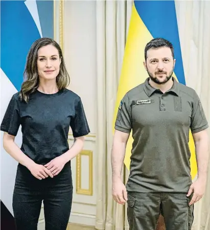  ?? UKRAINE PRESIDENTI­AL PRESS SERVI / EFE ?? La primera ministra finlandesa, Sanna Marin, la setmana passada a Kíiv amb Volodímir Zelenski