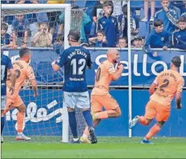  ?? ?? Ikain celebra su gol anotado desde el punto de penalti.