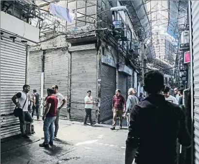  ?? AP ?? Los comerciant­es del bazar de Teherán cerraron sus comercios el lunes contra la situación económica
