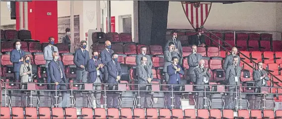  ?? FOTO: GETTY ?? Distancia en el palco del Sánchez Pîzjuán
Pepe Castro, presidente del Sevilla, hizo de anfitrión de la junta del Barça con Bartomeu, Tomàs, Bordas, Plana, Bellver y Carreter