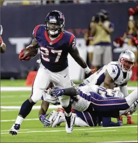  ?? DAVID J. PHILLIP / ASSOCIATED PRESS ?? Texans RB D’Onta Foreman, who had the winning 4-yard TD run, again showed the talent that made him a 2,000-yard rusher in his final college season.