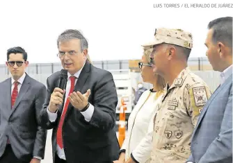  ?? LUIS TORRES / EL HERALDO DE JUÁREZ ?? Durante la visita al puente internacio­nal